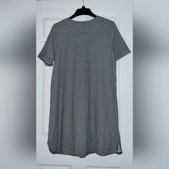 Karen Neuburger Black and White Striped Gown - Picture 2 of 6